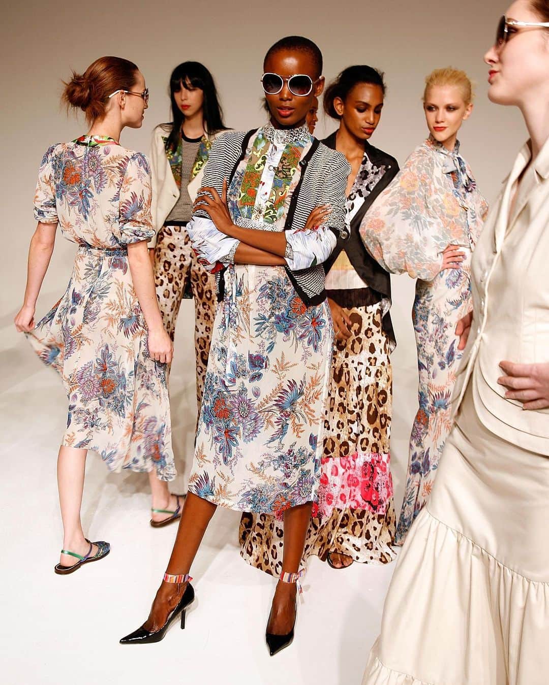 Fashion Weekのインスタグラム：「Who run the world? Flashback to @duroolowu's September 2011 presentation at #NYFW. The designer — who made history as the first British Fashion Awards New Designer of the Year recipient to win without a runway show — is known for his vibrant and unexpected mixing of fabrics, textures and prints, worn by stars like @traceeellisross and #KeiraKnightley. Photo by @gettyimages.」