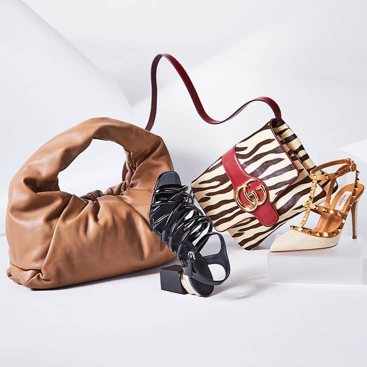 のインスタグラム：「Guess what. New Italian luxe is here. Take up to 60% off #Valentino to #BottegaVeneta.」