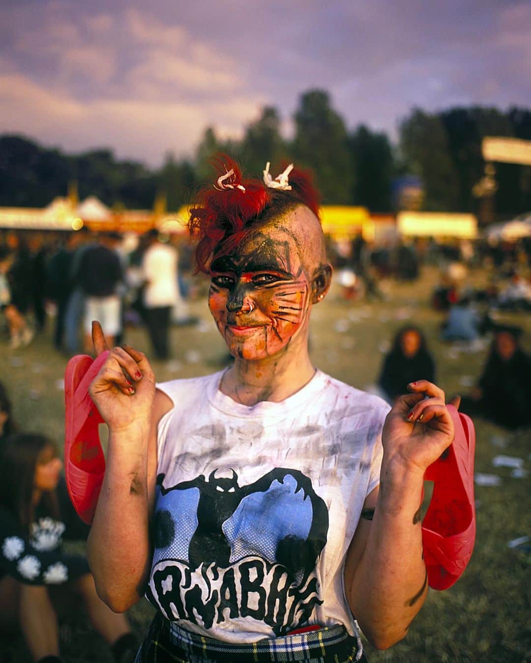 i-Dさんのインスタグラム写真 - (i-DInstagram)「Should you be at Glastonbury right now? 😢 ⁣⁣⁣ ⁣⁣⁣ On what would have been its 50th anniversary weekend, photographer Derek Ridgers shares a selection of images shot at the festival 30 years ago.⁣⁣⁣ ⁣⁣⁣ Hit the link in bio for a dose of FOMO and 90s nostalgia rolled into one.⁣⁣ .⁣⁣ .⁣⁣ .⁣⁣ Text @ryandgwhite⁣⁣ Photography @derekridgers⁣⁣ #Glastonbury」6月27日 1時03分 - i_d