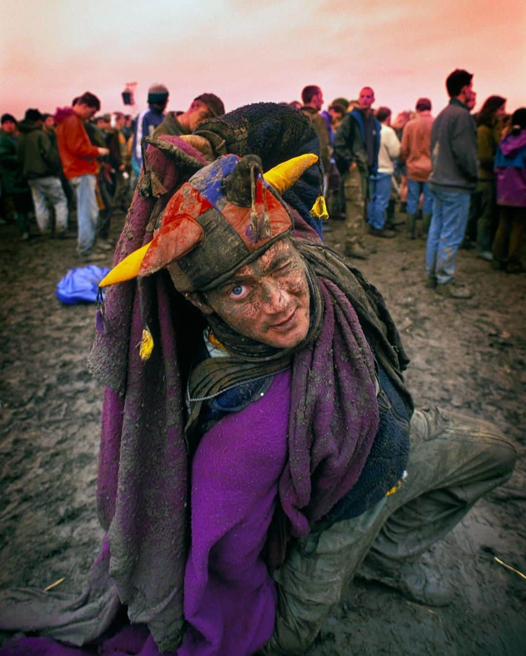 i-Dさんのインスタグラム写真 - (i-DInstagram)「Should you be at Glastonbury right now? 😢 ⁣⁣⁣ ⁣⁣⁣ On what would have been its 50th anniversary weekend, photographer Derek Ridgers shares a selection of images shot at the festival 30 years ago.⁣⁣⁣ ⁣⁣⁣ Hit the link in bio for a dose of FOMO and 90s nostalgia rolled into one.⁣⁣ .⁣⁣ .⁣⁣ .⁣⁣ Text @ryandgwhite⁣⁣ Photography @derekridgers⁣⁣ #Glastonbury」6月27日 1時03分 - i_d