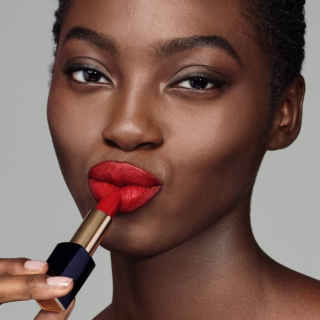 エスティローダーさんのインスタグラム写真 - (エスティローダーInstagram)「Our fiery #PureColorEnvy Lipstick in Carnal 520 is as bright, bold, and beautiful as you are! 💋 Tap to shop, swipe to see it on some gorgeous #EsteeBeauties – and leave a ❤️ below if you love this shade! #LipsToEnvy」6月27日 1時06分 - esteelauder