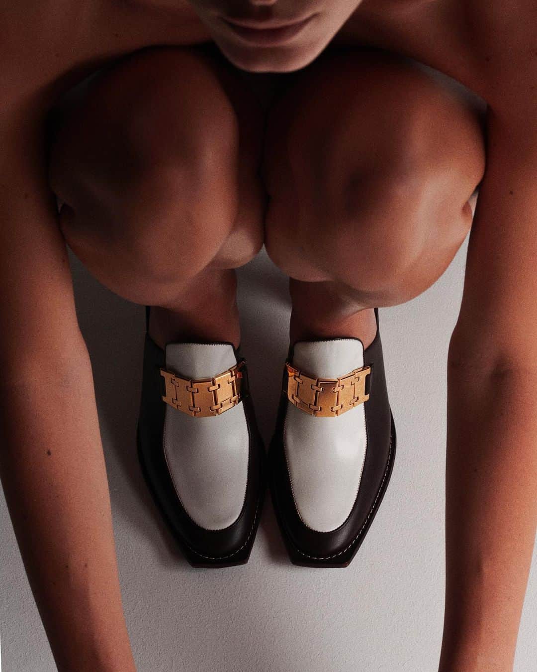 ランバンのインスタグラム：「#LanvinSS20 gourmette mules empower a new way of wearing accessories.  Available now via link in bio. #LanvinShoes #Lanvin  Courtesy of @nickolaslorieux」