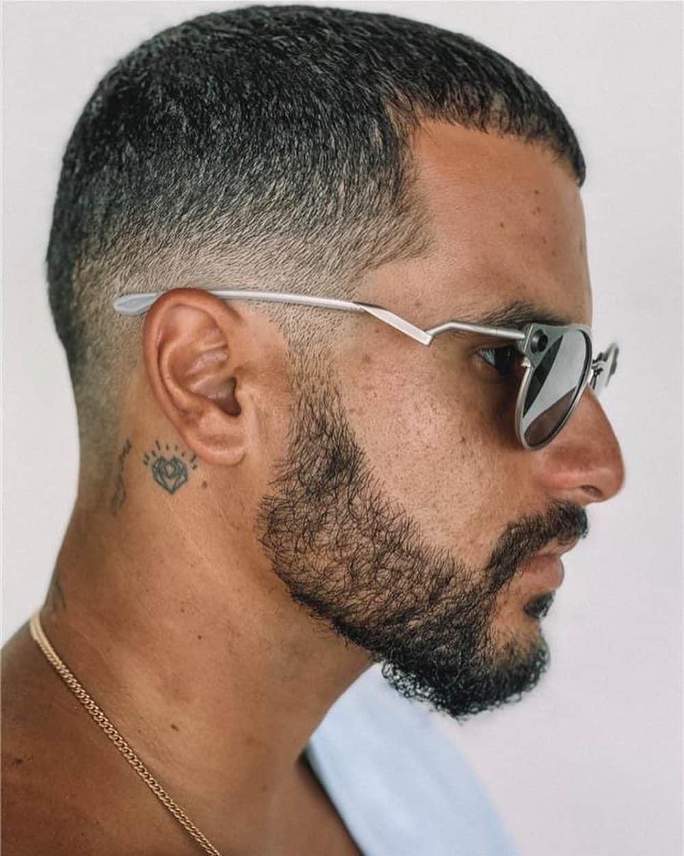 OAKLEYのインスタグラム：「For the love of frames. Tomorrow it’s sunglasses day.  1. Post your photo  2. Tag @oakley #sunglassesday  3. You might be featured in our story」