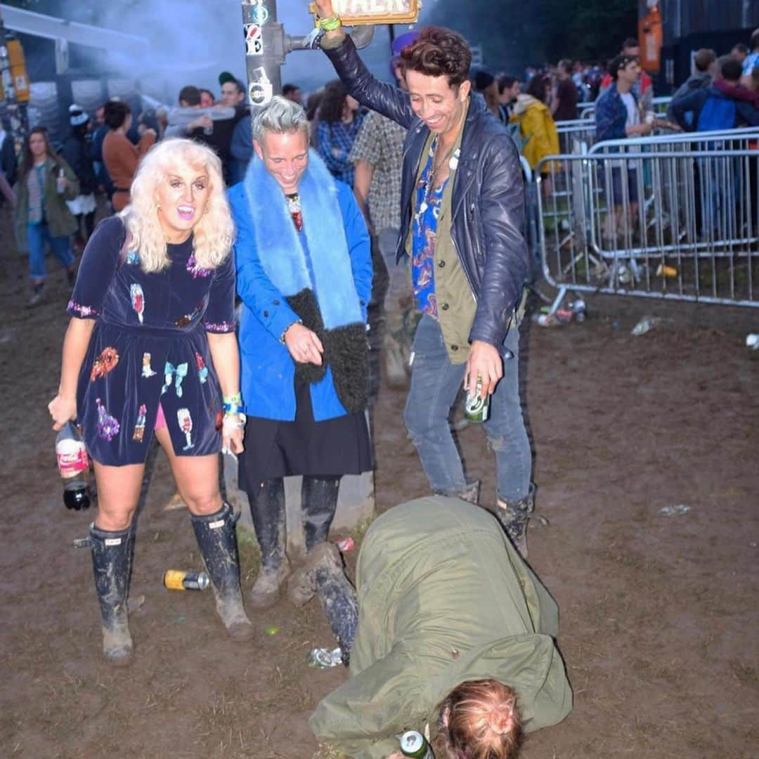 ニック・グリムショーさんのインスタグラム写真 - (ニック・グリムショーInstagram)「home to the most fun weekends of our lives 💖 💫 love you @glastofest」6月27日 1時30分 - nicholasgrimshaw