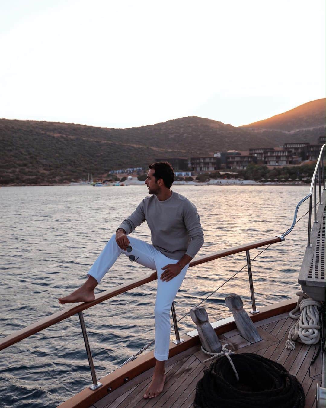 Sezgin YILMAZのインスタグラム：「bare feet, salty hair..」