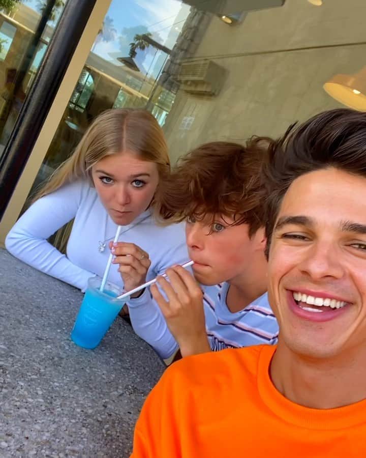 Brent Riveraのインスタグラム：「I love to ship my friends together💓😂 @jeremyhutchins @katiesigmondd」