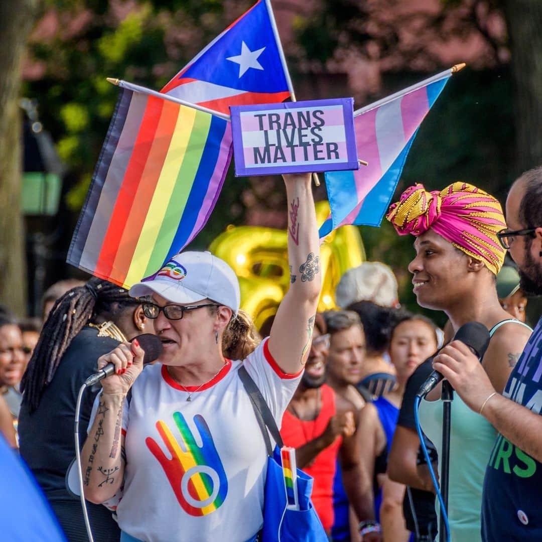 ELLE Magazineさんのインスタグラム写真 - (ELLE MagazineInstagram)「Happy #PRIDE! 🏳️‍🌈 Five years ago today, the Supreme Court ruled LOVE is LOVE and legalized same-sex marriage in all 50 states. Though we can’t honor Pride in person this weekend, virtual celebrations are taking place across the country to uplift the LGBTQ+ community. Link in bio for all the details.」6月27日 1時49分 - elleusa