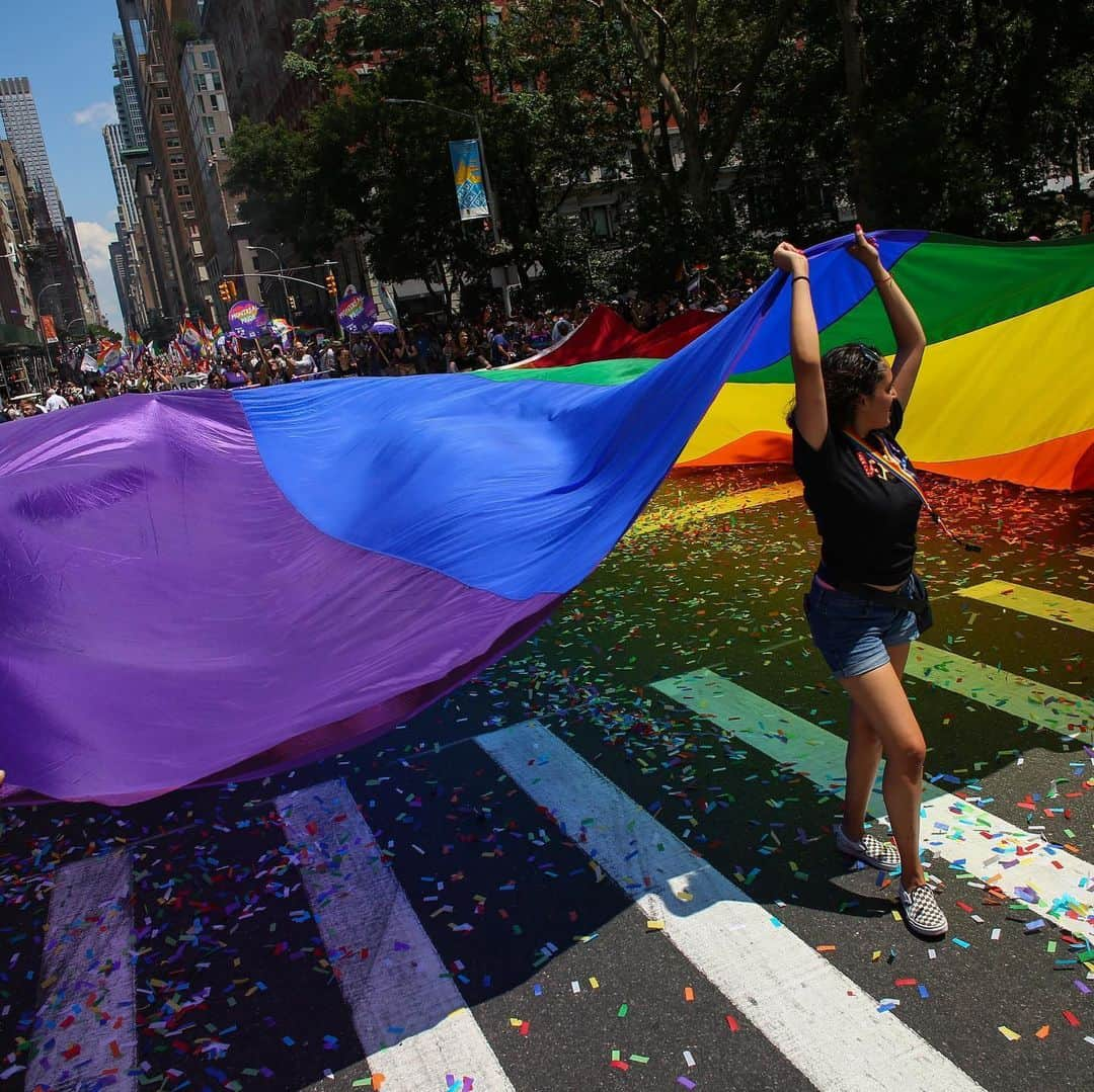 ELLE Magazineさんのインスタグラム写真 - (ELLE MagazineInstagram)「Happy #PRIDE! 🏳️‍🌈 Five years ago today, the Supreme Court ruled LOVE is LOVE and legalized same-sex marriage in all 50 states. Though we can’t honor Pride in person this weekend, virtual celebrations are taking place across the country to uplift the LGBTQ+ community. Link in bio for all the details.」6月27日 1時49分 - elleusa