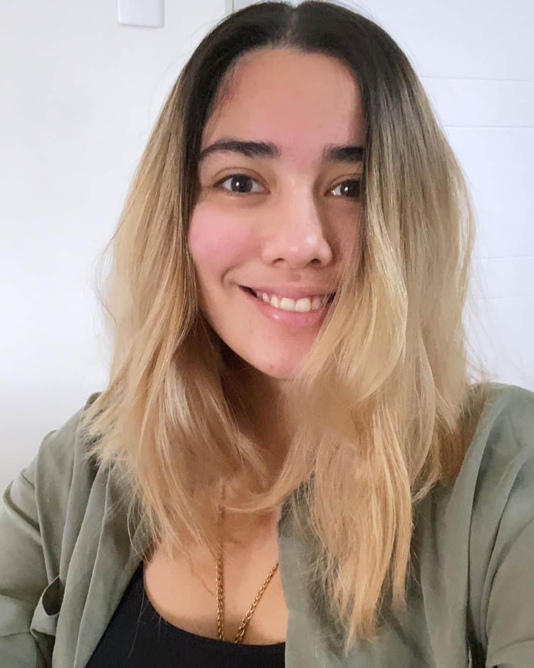 のインスタグラム：「BEFORE AND AFTER ✨  Finally got a haircut!!!! I think this is the shortest I’ve ever gone!! 💖  What do you think?」