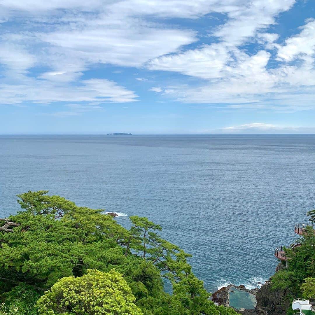 ホテルニューアカオ　熱海温泉＆リゾートのインスタグラム：「本日のホテルニューアカオから見る景色です✨2枚目はレストランメインダイニング錦の上にある屋上庭園です‼️」