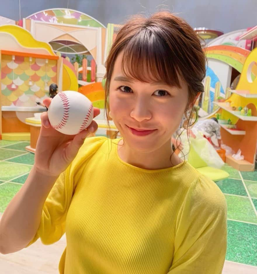 加藤愛さんのインスタグラム写真 - (加藤愛Instagram)「. あと1時間！！！ 中日ドラゴンズの本拠地、 ナゴヤドームでの広島戦⚾️🐲 昨日まで悔しい思いをしたので これからの巻き返しに期待です！！！ まだまだこれから！！！！ #CBCテレビ#サンデードラゴンズ #中日ドラゴンズ#本拠地開幕戦 #燃えよドラゴンズ#がんばれドラゴンズ  これは🖐🏻指開きすぎかな、、 サイン隠して⚾️持ったらこんな感じになりました🐨🐨💦」6月26日 17時04分 - kitkatoai