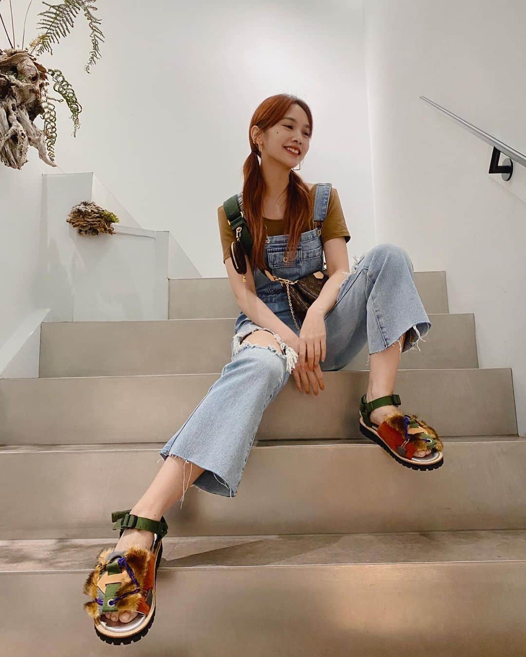 レイニー・ヤンのインスタグラム：「😎 小學生look #ootd #穿搭照」