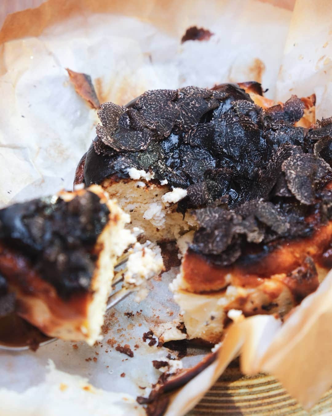 Erinaさんのインスタグラム写真 - (ErinaInstagram)「. . Black truffle basque cheesecake 🍄. .」6月26日 17時22分 - eliseaki