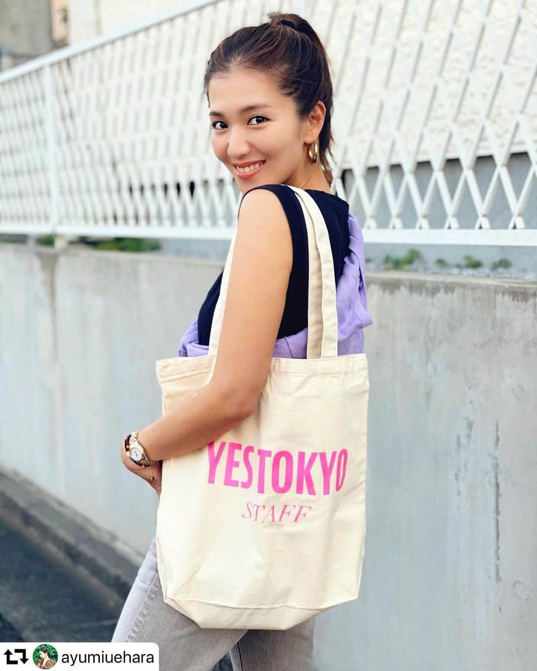 YES TOKYOさんのインスタグラム写真 - (YES TOKYOInstagram)「﻿ Thank you!! @ayumiuehara ﻿ ﻿ ﻿ 大好評のYES TOKYO LOGO TOTE BAG!!﻿ ﻿ 上原歩さん、にもご愛用頂いております☺︎﻿ いつもありがとうございます!!﻿ ﻿ 比較的、沢山収納できるエコバッグなので﻿ ご近所にお出かけの際などに是非ご活用ください🌈﻿ ﻿ こちらの商品は、ONLINE SHOP限定での販売となります。﻿ ﻿ ﻿ @yestokyo﻿ #yestokyo #tokyo #yoga #yogini #trunkhotel #ubereats #detox #totebag﻿ #ヨガ #ヨガスタジオ #コールドプレスジュース #ジュースクレンズ #mctオイル #スムージー #中目黒 #免疫力 #免疫力アップ #デトックス #デリバリー #テイクアウト #二子玉川 #二子玉川ライズ #代官山  #渋谷 #福岡 #横浜  #ダイエット #ファスティング  #トートバッグ」6月26日 17時40分 - yestokyo