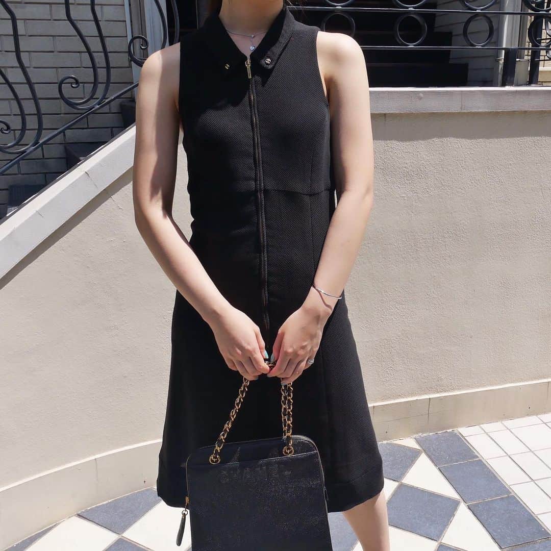 Vintage Brand Boutique AMOREさんのインスタグラム写真 - (Vintage Brand Boutique AMOREInstagram)「Vintage Chanel sleeveless dress from 1995. Size 42  This item is  only available at the store but we accept orders by DM. Please DM us if you are interested in the item! ▶︎Free Shipping Worldwide✈️ ≫≫≫ DM for more information 📩 info@amorevintagetokyo.com #AMOREvintage #AMORETOKYO #tokyo #Omotesando #Aoyama #harajuku #vintage #vintageshop #ヴィンテージ #ヴィンテージショップ #アモーレ #アモーレトーキョー #表参道 #青山 #原宿#東京 #chanel #chanelvintage #vintagechanel #ヴィンテージ #シャネル #ヴィンテージシャネル #シャネルヴィンテージ #amorewardrobe #アモーレワードローブ」6月26日 17時42分 - amore_tokyo