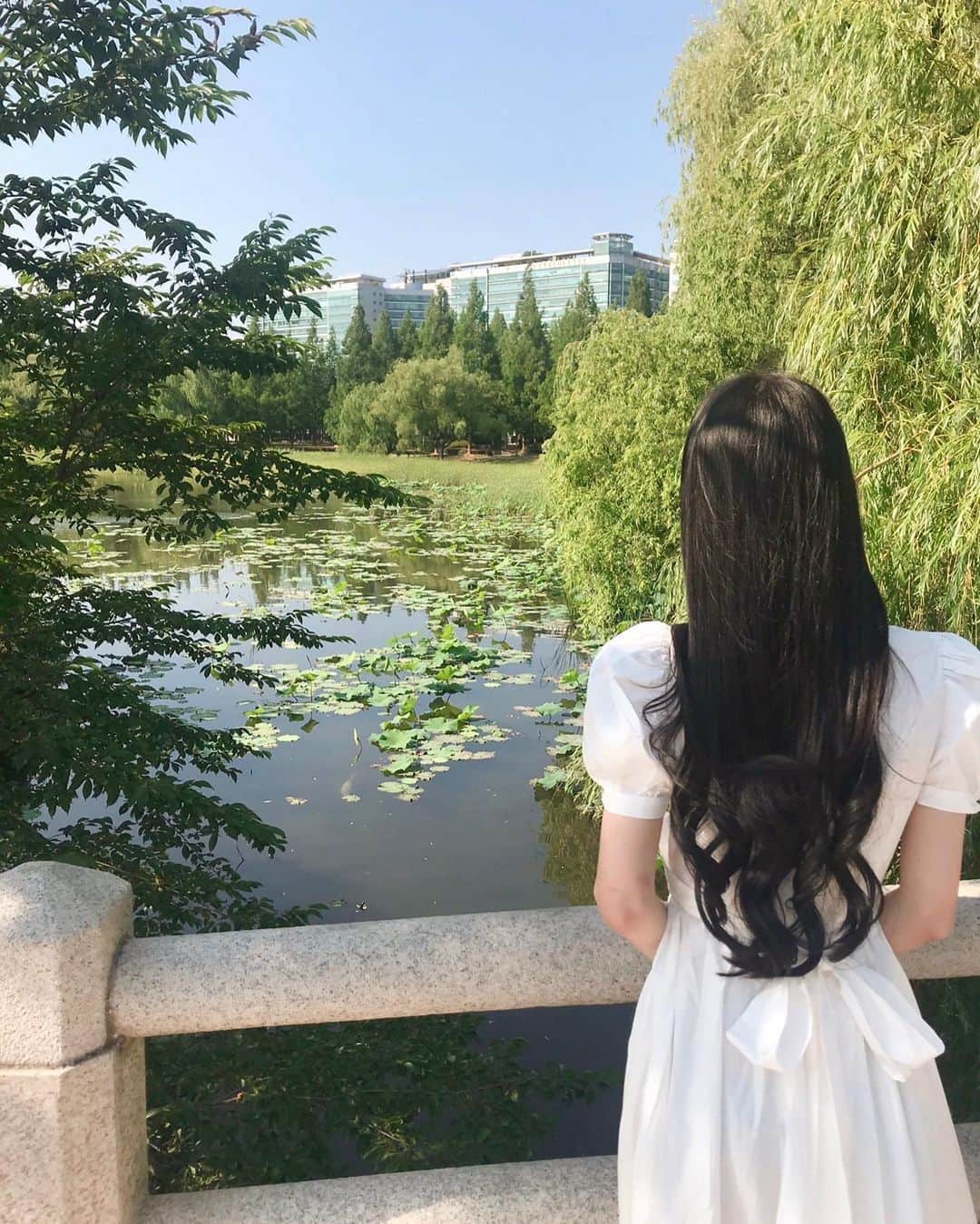 ナ・ヒョンソンさんのインスタグラム写真 - (ナ・ヒョンソンInstagram)「오랜만에 마켓 촬영 🌈💓🍀」6月26日 17時53分 - hyun_sssun