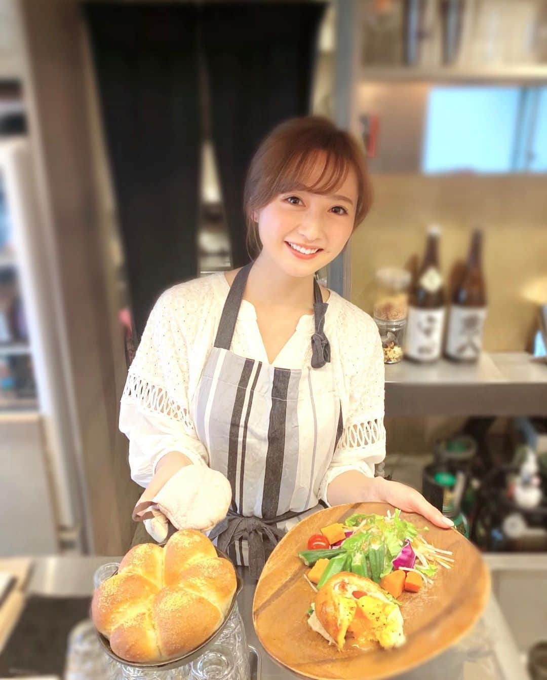 西村笑花さんのインスタグラム写真 - (西村笑花Instagram)「#👩🏻‍🍳 ・ ・ 明日、 6/27(土)20:00~22:00 ウエコレ( @wecolle )さんのONLINE EVENT インスタライブに出演させていただきます💐♡ ・ 私は、にんべん「お手軽クッキング」STAGE  21:00頃の出演になるとおもいます✨ ( @ninben_senmonten ) ・ お料理配信は初めてなのでとっても楽しみです🍳♡ よかったらぜひ観てください🥕🥦🌽🧅🍅 #emicafe🥐 #wecolle #cooking #ウエコレ #ウエコレイベント #えみかぐるめ」6月26日 17時48分 - emika_nishimura