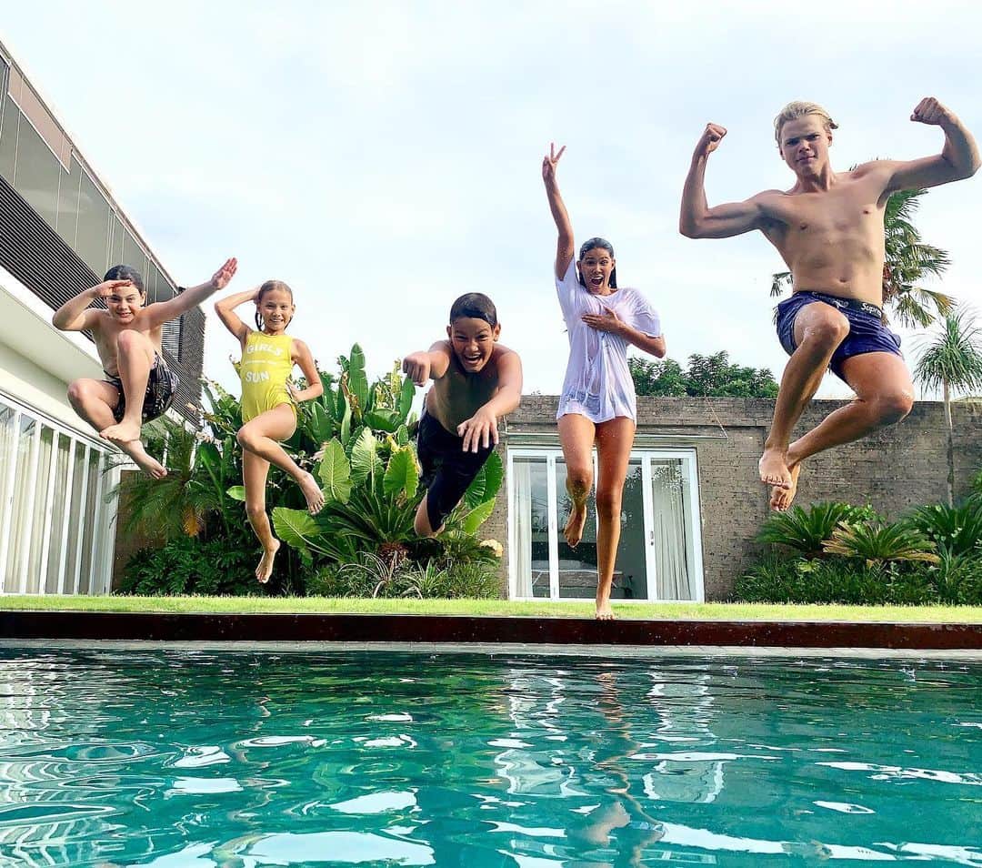 マイケル・クリムさんのインスタグラム写真 - (マイケル・クリムInstagram)「Here’s to the weekend! #TGIF #fridayfun #kids #fun #dive」6月26日 17時49分 - michaelklim1