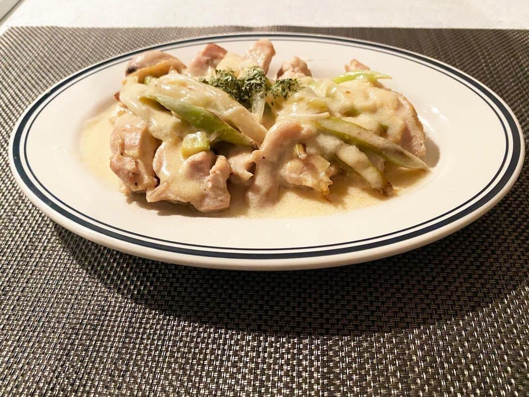 日野達也のインスタグラム：「#チキンのクリーム煮 体に優しいほっこりするチキン料理😌 . 近々youtubeに作り方アップします‼️ . #youtube」