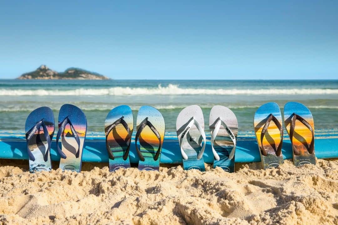 Havaianas Europeさんのインスタグラム写真 - (Havaianas EuropeInstagram)「The Top Hype 2020 range and its beautiful #brazilian #beach photoscapes.⠀⠀⠀⠀⠀⠀⠀⠀⠀ Tell us what's your favorite beach in the world 🏖️」6月26日 18時01分 - havaianaseurope