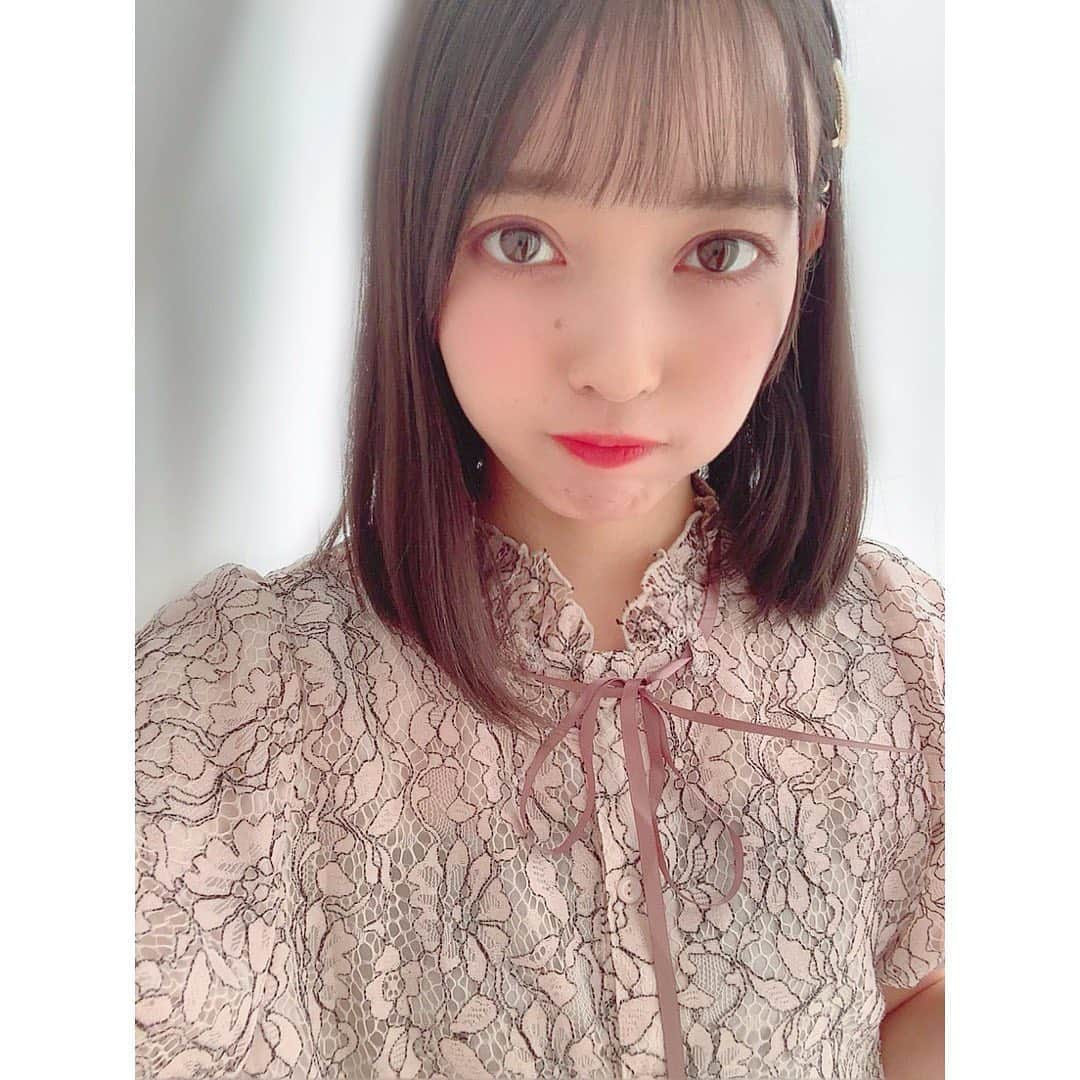 石田みなみさんのインスタグラム写真 - (石田みなみInstagram)「りぼん結び下手すぎる🥺💭﻿ ﻿ ﻿ #STU48 #charmingtrip #idol #アイドル﻿ #Stucharmingtrip #石田みなみ　﻿ #レース #ブラウス #レースブラウス #ピンクベージュ #りぼん #リボン #🎀 #niceclaup #ナイスクラップ」6月26日 18時17分 - ishida.minami_373