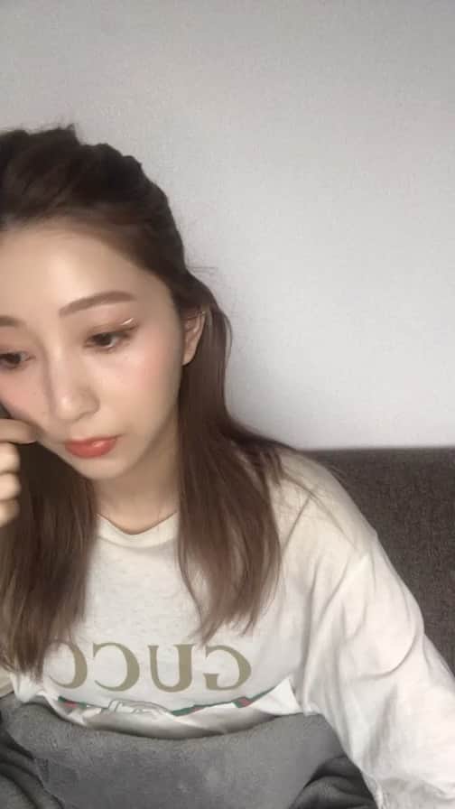 松尾 瞳のインスタグラム：「. . ベビーの話、メイクの話、元カノの話etc.. 本日のだらだらlive🍮 . 喋ってるとまったく気にならなかったんだけど 今こうして見るとなんでこんなにリングライト ちっかちかしてるんだろう、、 絶対見にくかったねごめんなさい🥺 今日も来てくれた方ありがとう❤️」