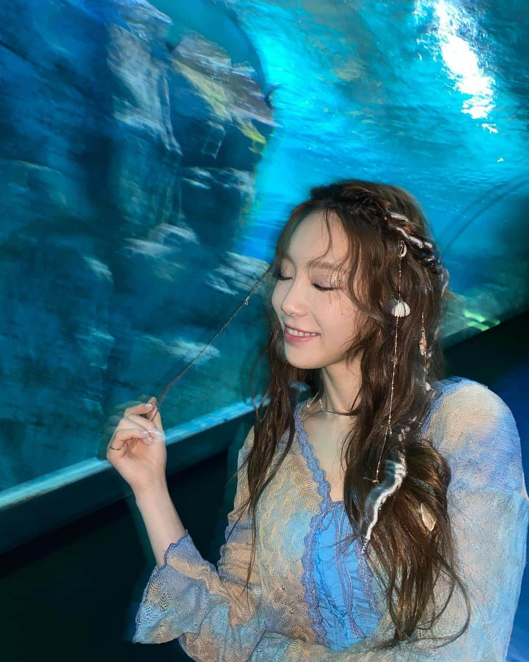 テヨン さんのインスタグラム写真 - (テヨン Instagram)「ᕼᗩᑭᑭY🐚💙 라이브 클립 나왔어요  또치언니 동민이 인성오빠 재범님 멋진 연주 감사합니다」6月26日 18時26分 - taeyeon_ss