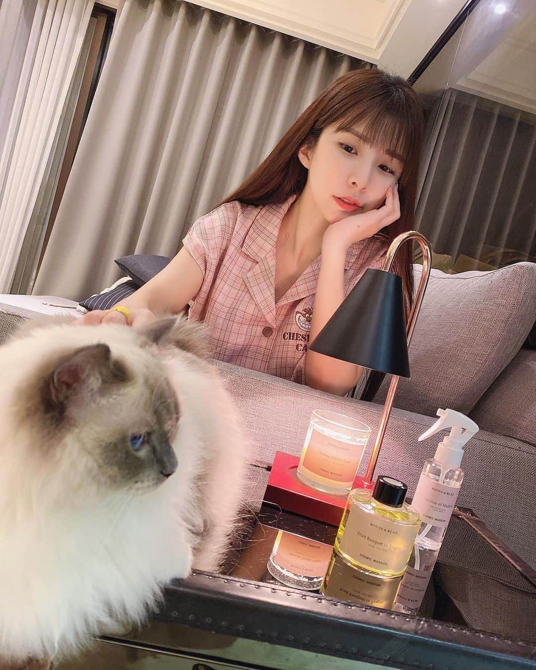 蘇心甯さんのインスタグラム写真 - (蘇心甯Instagram)「♥️喜歡香香的 上次在高雄家分享的香氛蠟燭木質暖燈 實在很好用也幫台北家訂一組隨時都能香香的 對於喜歡香氛蠟燭🕯️又不會使用打火機的我 香氛蠟燭木質暖燈真的很棒呀（救星  Cosmic Mansion香氛蠟燭、擴香、空間噴霧 都是 @bonnyread.tw 整套收集🌹收好收滿  還有Kiki&lala雙子星聯名商品好喜歡 喜歡kiki&lala的朋友6/29網站就會開跑嘍 謝謝 @bonnyread.tw 的生日禮物🎁」6月26日 18時26分 - lalababy625