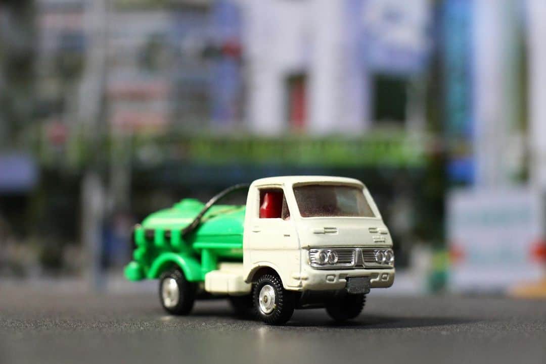 本間大嗣さんのインスタグラム写真 - (本間大嗣Instagram)「ISUZU ELF Vacuum car  TOMY TOMICA 37-1 Made in Japan 1972」6月26日 18時27分 - zephyr1100rs