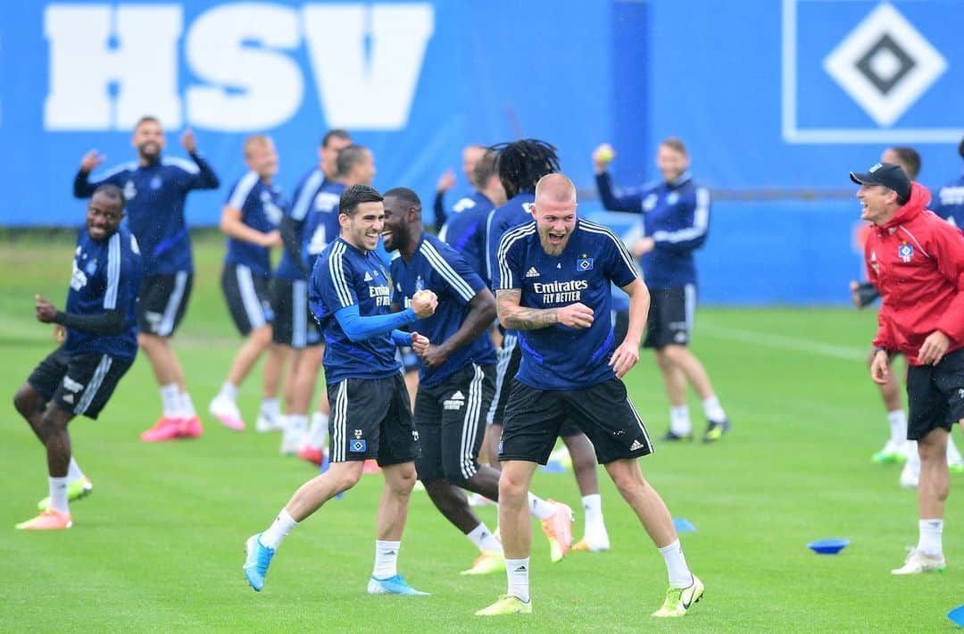 ハイロ・サンペリオのインスタグラム：「😃😉😂 @hsv #bextremeboards」