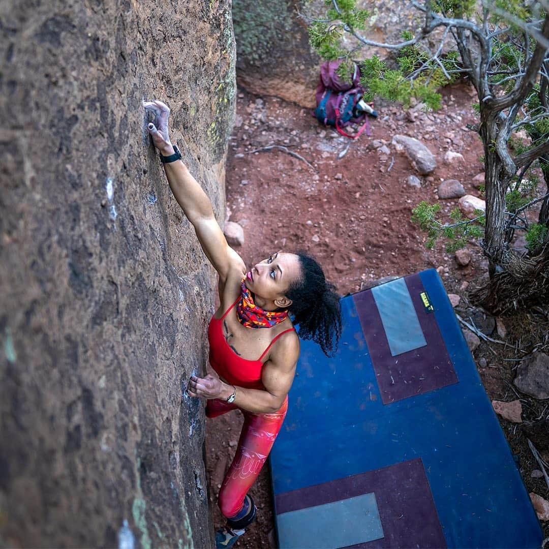 ドイターさんのインスタグラム写真 - (ドイターInstagram)「Meet Favia Dubyk (@felinefavia), one of our Brand Ambassadors from New Mexico, USA!  In January, Favia traveled to San Diego to become the face of our new UP Series campaign - swipe left to see! She is an avid boulder climber who loves lowball roofs!  Who else shares this passion with her? - Please tag #deuter to be featured. 🏔❤️ - #deuter #deuterbackpack #motivation #bouldering #backpack #outdoor #sports #outdoorsports #boulderer #bouldering #brandambassadors」6月26日 18時42分 - deuter