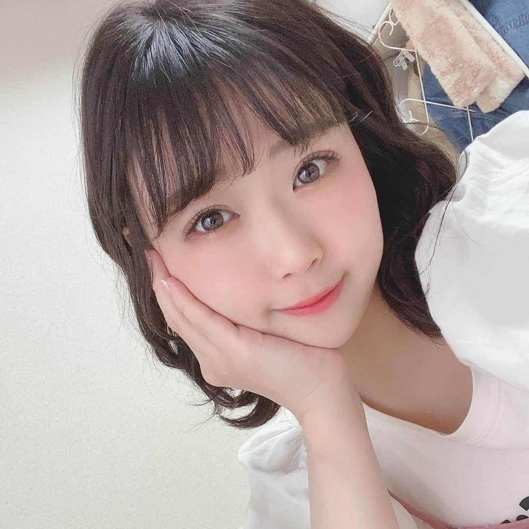 水月桃子のインスタグラム：「よく見るとつり目👀 タレ目じゃないよね？ . . . #つり目 #つり目の女の子 #キツネみたいなタヌキ　#girl #today #me #look #followｍe #ムチムチ」