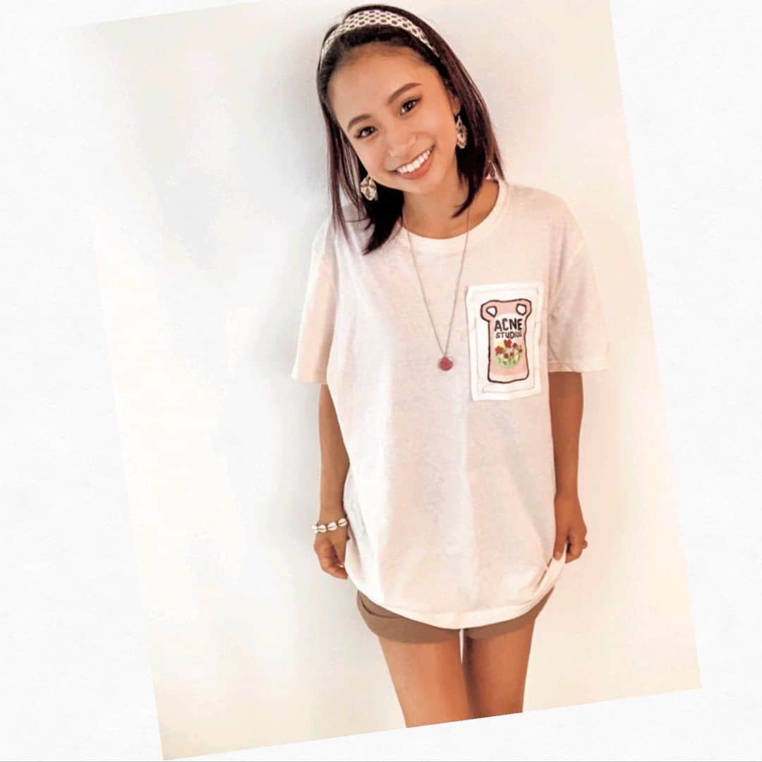 のインスタグラム：「発売中、JELLY7月号では おしゃれガールズ52人のTシャツ&おうち時間を紹介しているよ😍😍 . 今日はトレーナーの田辺梨咲子さん ( @risako_tanabe )☺️ . 👚→Acne Studios(アクネストゥディオズ) 「素材がサラサラで薄めなのでゆったりと着れて、お家でも着心地が良い！ ロゴの部分だけ刺繍されていて、ワンポイントがオシャレなところも好きです」 . おうち時間は… 「お料理とトレーニングとヨガ！いっぱいあります。笑 お料理は、いつも筋肉を増やす為にタンパク質多めの食事を心がけていますが、ステイホーム中は、スムージーや、アサイーボウルなど、気分が上がる料理も作ってます！ トレーニングとヨガはお家で毎日たくさんやっています！」 . 誌面でもチェックしてみてね❤️❤️ . #jelly #jelly7月号 #田辺梨咲子 #tシャツ #tシャツコーデ #acnestudios #アクネストゥディオズ #白t #メンズライク #シンプル #クール #カッコいい #夏コーデ #ootd #fashion #tshirt #おうち時間 #ステイホーム #ヨガ #料理 #トレーニング #今日からクールな女の子」