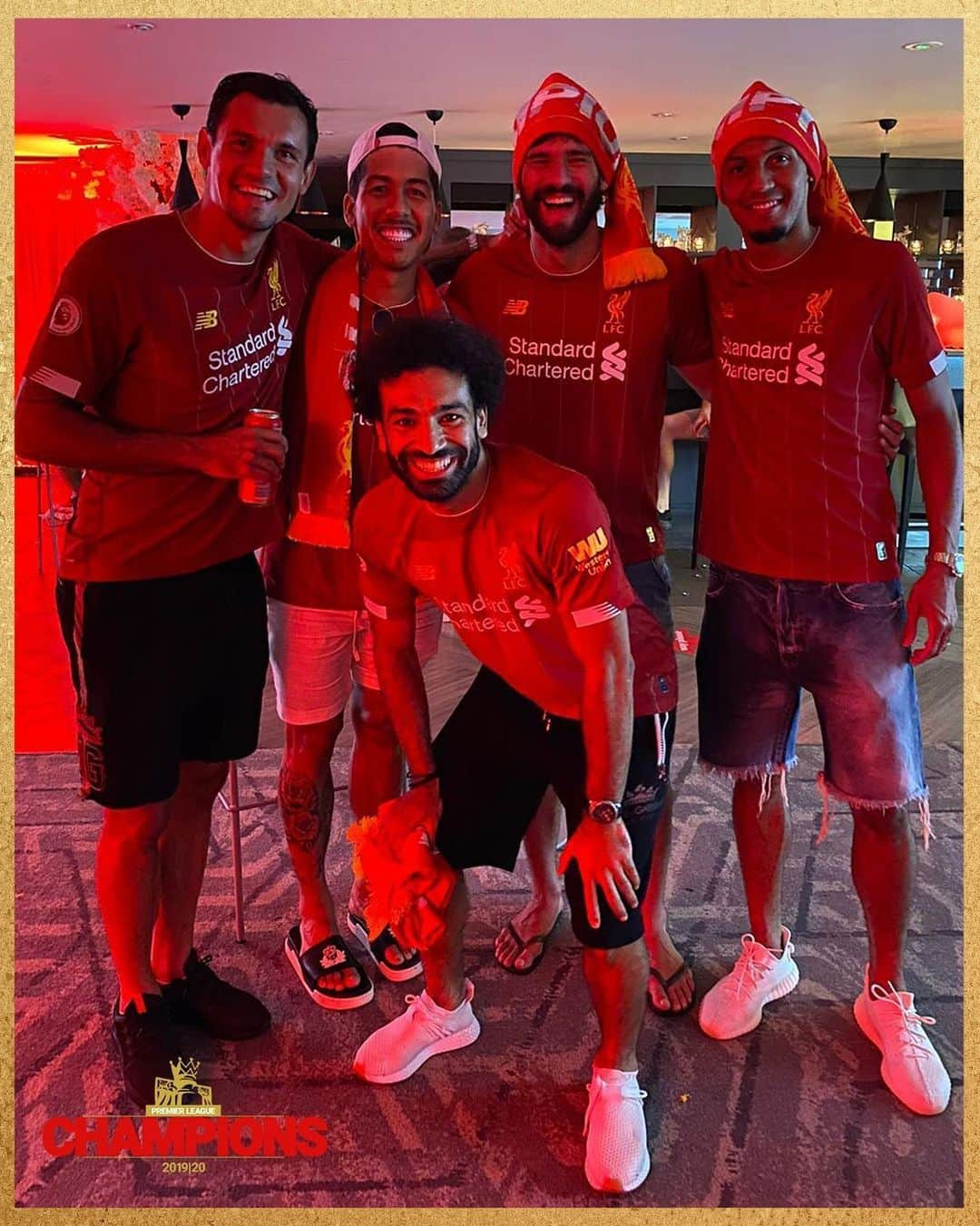 リヴァプールFCさんのインスタグラム写真 - (リヴァプールFCInstagram)「📸 Smile lads, you’re @premierleague champions! 😁😁😁😁😁 #Champions #LFC #LiverpoolFC #Liverpool」6月26日 18時53分 - liverpoolfc