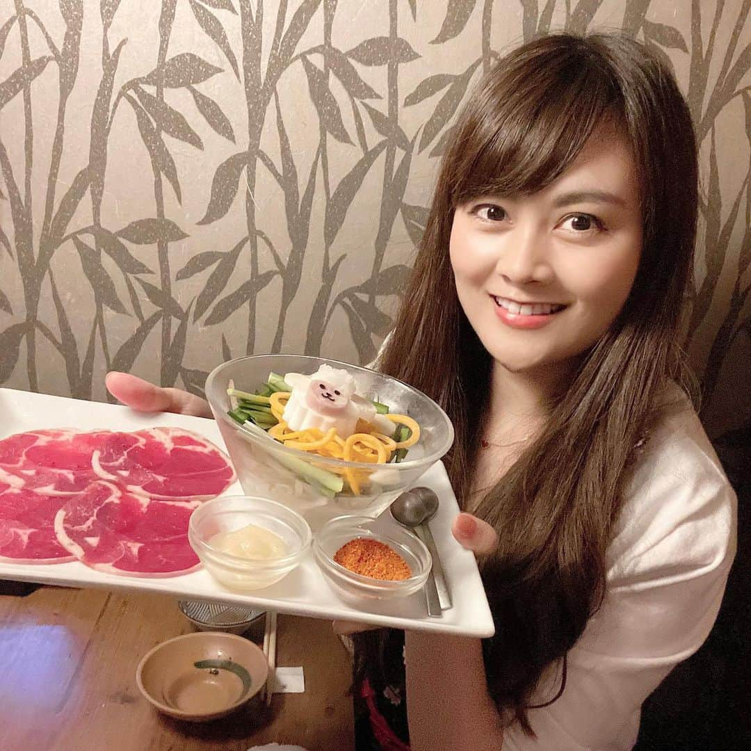 野本愛さんのインスタグラム写真 - (野本愛Instagram)「久しぶりに温野菜（@onyasai_official）で女子会したよー😊✨﻿ ﻿ 夏限定の【スタミナラムしゃぶ食べ放題】のコースを﻿ みんなで食べたよー😃❣️﻿ ﻿ ラムのしゃぶしゃぶって初めてだったけど、﻿ さっぱりしてるし、﻿ 出汁も色々な種類があるし、﻿ 野菜もいっぱい食べられたし﻿ 食べ放題だけど、全体的にヘルシーだった😆✨﻿ ﻿ 小学生未満無料だからママ会にもいいかも💛﻿ デザートの種類も豊富だったよ〜💕﻿ ﻿ お鍋だけど、小皿や菜箸も1人ずつあって、﻿ コロナ対策安心できた😃﻿ ﻿ やっぱオンライン飲み会より、﻿ リアル女子会が楽しい〜😆😆﻿ ﻿ スタミナつけて免疫アップ✨﻿ ﻿ @b.j__b.j  #温野菜﻿ #しゃぶしゃぶ温野菜﻿ #好きしゃぶ会﻿ #期間限定﻿ #六本木 #女子会ディナー #食べ放題 #ラム肉 #昨日のご飯 #コロナ対策 #野菜大好き #お肉大好き #六本木グルメ #食べスタグラム #食べ物日記 #ママ女子会  #roppongi #onyasai #dinner」6月26日 19時01分 - himemode