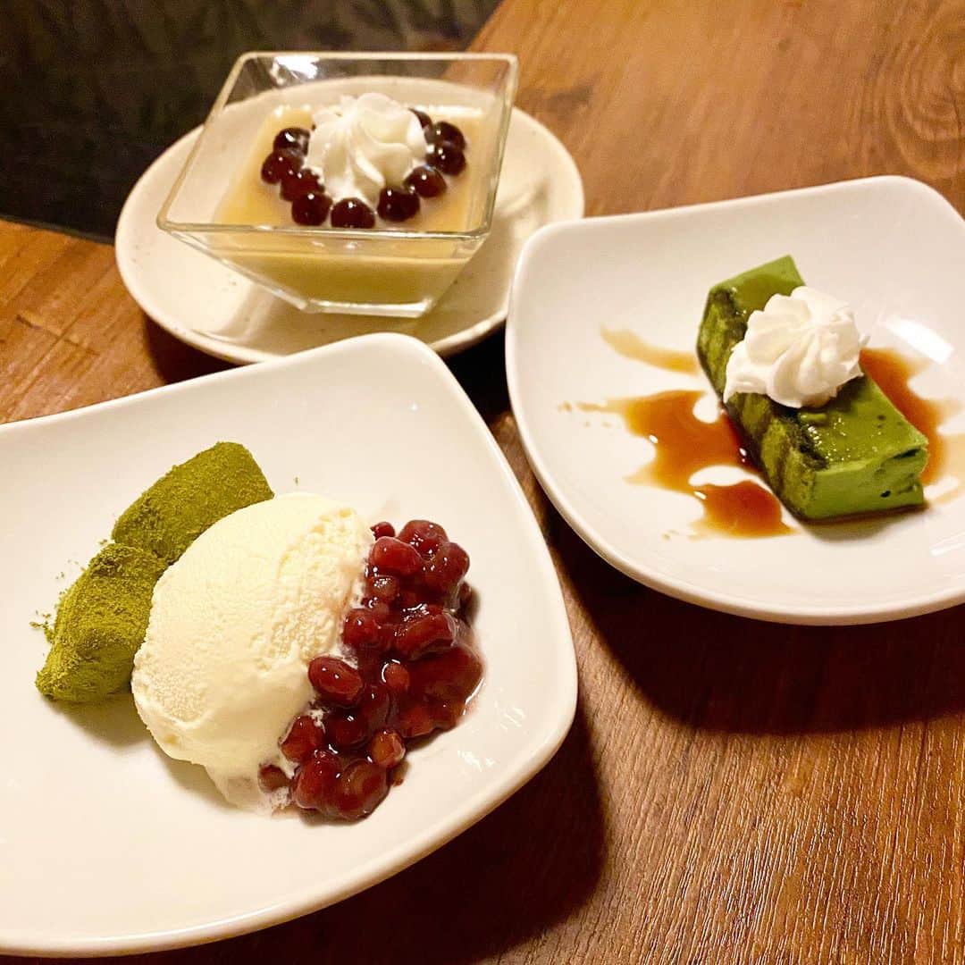 野本愛さんのインスタグラム写真 - (野本愛Instagram)「久しぶりに温野菜（@onyasai_official）で女子会したよー😊✨﻿ ﻿ 夏限定の【スタミナラムしゃぶ食べ放題】のコースを﻿ みんなで食べたよー😃❣️﻿ ﻿ ラムのしゃぶしゃぶって初めてだったけど、﻿ さっぱりしてるし、﻿ 出汁も色々な種類があるし、﻿ 野菜もいっぱい食べられたし﻿ 食べ放題だけど、全体的にヘルシーだった😆✨﻿ ﻿ 小学生未満無料だからママ会にもいいかも💛﻿ デザートの種類も豊富だったよ〜💕﻿ ﻿ お鍋だけど、小皿や菜箸も1人ずつあって、﻿ コロナ対策安心できた😃﻿ ﻿ やっぱオンライン飲み会より、﻿ リアル女子会が楽しい〜😆😆﻿ ﻿ スタミナつけて免疫アップ✨﻿ ﻿ @b.j__b.j  #温野菜﻿ #しゃぶしゃぶ温野菜﻿ #好きしゃぶ会﻿ #期間限定﻿ #六本木 #女子会ディナー #食べ放題 #ラム肉 #昨日のご飯 #コロナ対策 #野菜大好き #お肉大好き #六本木グルメ #食べスタグラム #食べ物日記 #ママ女子会  #roppongi #onyasai #dinner」6月26日 19時01分 - himemode