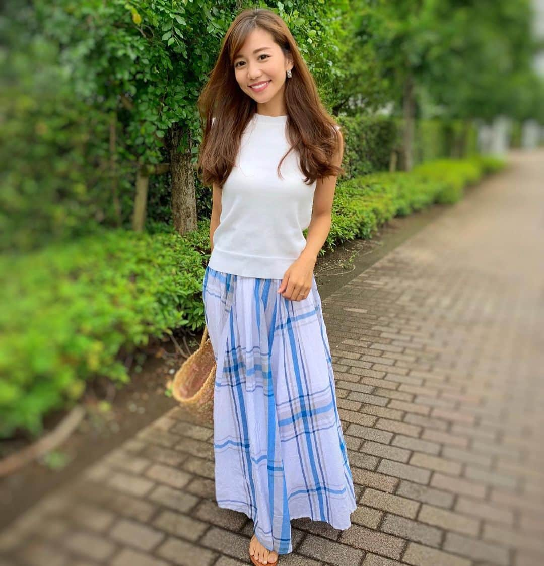 福山唯さんのインスタグラム写真 - (福山唯Instagram)「今日はとっても暑かったですね☀️💦 . . coordinate skirt @cotorica.official  ブルーチェックで爽やかコーデ💙 ふわっとしたスカートが軽くて涼しくて🙆‍♀️✨ 今日はZOZOTOWNで1500円クーポンでお得にお買い物できるみたい🎵 . . #coordinate #summer #cotorica #longskirt #コーディネート  #夏コーデ　#マキシスカート　💠」6月26日 19時05分 - yuifukuyama