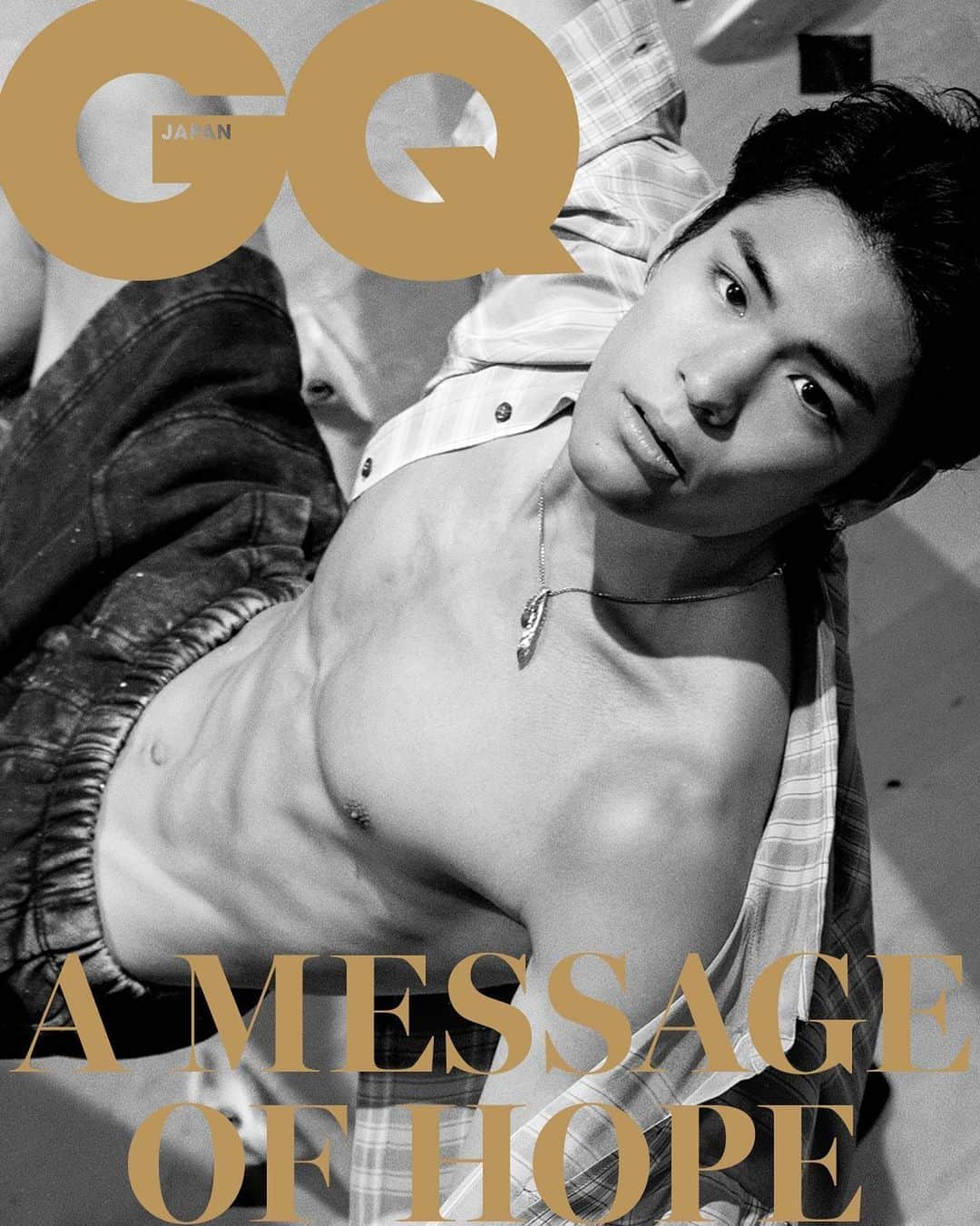 GQ JAPANさんのインスタグラム写真 - (GQ JAPANInstagram)「【A MESSAGE OF HOPE（連載：希望へ、伝言）】Vol.111 楢﨑智亜──自分が何になりたいのか、自分と会話しよう﻿ ﻿ 自分を見つめなおす、自問自答する。﻿ スポーツクライミング日本代表の楢﨑智亜さんから、いまを前向きに生きるためのメッセージ。﻿ ﻿ 「自分自身へのメッセージになりますが、東京五輪が延期になったけど自分が何になりたいのか、そして、どうしたいのか、信念を忘れずに過ごしてください、と伝えたいです。そして、これはこの状況下にいるすべての人たちにも同じことがいえると思います。﻿ ﻿ 自分を見つめなおす、自問自答する時間を確保するのは忙しい日常では難しかったと思うので、この機会にぜひ自分と会話してもらいたいです」﻿ ﻿ #gqjapan﻿ #私たちはどう生きるか﻿ #楢﨑智亜」6月26日 19時07分 - gqjapan