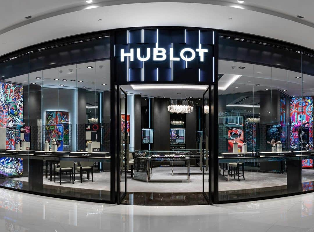 ウブロさんのインスタグラム写真 - (ウブロInstagram)「Our Hublot Boutiques in London @hublot_london, Singapore @hublot_singapore, Cancun @hublot_cancun, San Francisco @hublot_california @hublot_northamerica, Amman @hublotmea, Beijing SKP and Chengdu IFS have reopened and are ready to welcome you again! All necessary precautions have been taken to ensure a safe visit to our stores. Come and discover our novelties! #HublotBoutique」6月26日 19時08分 - hublot