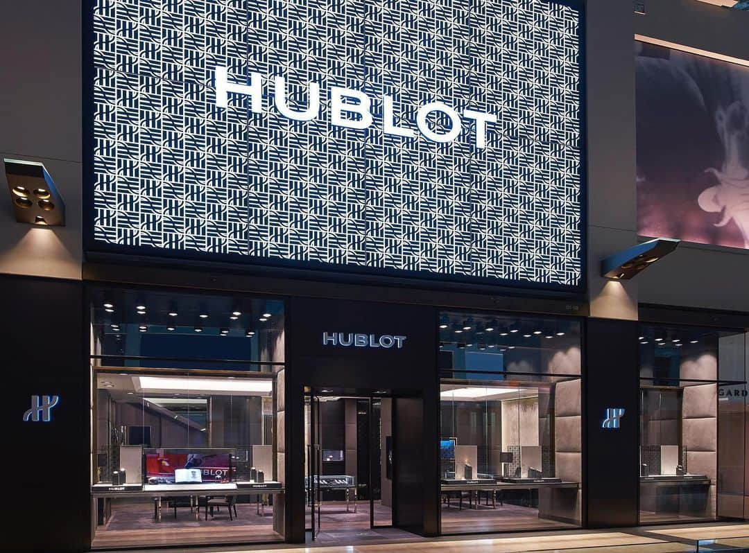 ウブロさんのインスタグラム写真 - (ウブロInstagram)「Our Hublot Boutiques in London @hublot_london, Singapore @hublot_singapore, Cancun @hublot_cancun, San Francisco @hublot_california @hublot_northamerica, Amman @hublotmea, Beijing SKP and Chengdu IFS have reopened and are ready to welcome you again! All necessary precautions have been taken to ensure a safe visit to our stores. Come and discover our novelties! #HublotBoutique」6月26日 19時08分 - hublot