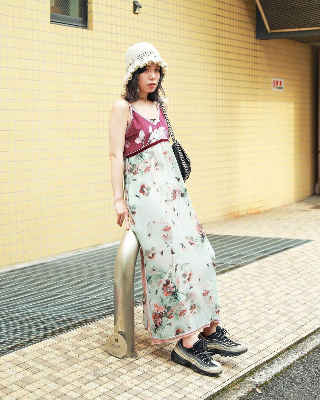 Droptokyoさんのインスタグラム写真 - (DroptokyoInstagram)「TOKYO STREET STYLE Name: @rina_oyamada Occupation: Flolist One-piece:  #Used Hat: #Handmade Shoes: #COMMEdesGARÇONS x #NIKE Bag: #StellaMccartney #streetstyle#droptokyo#tokyo#japan#streetscene#streetfashion#streetwear#streetculture#fashion#ストリートファッション#fashion#コーディネート#tokyofashion#japanfashion Photography: @keimons」6月26日 19時21分 - drop_tokyo