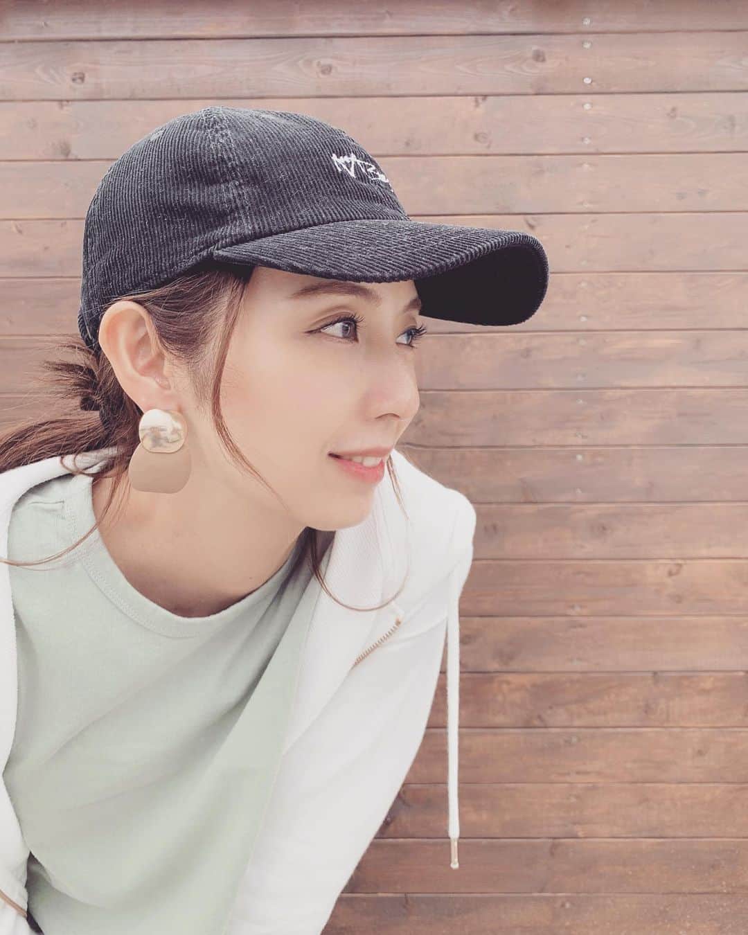 若林翔子のインスタグラム：「. . 雨が続いてるのでどよんとしがちですが… 今日は思いつきでコストコデー♡ 大量の塩さば買ってテンション上げました🐟  #息子がカメラマンとしてどんどん腕を上げている」