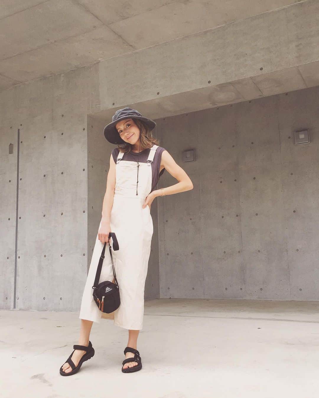 階上実穂さんのインスタグラム写真 - (階上実穂Instagram)「今日のコーデはお気に入りのジャンスカで𝙲𝚊𝚖𝚙 𝚏𝚊𝚜𝚑𝚒𝚘𝚗🏕  @tevajapan 今年も大活躍してくれそう🤘🔥 はやく𝙲𝚊𝚖𝚙に行きたいけどキャンプ場が混んでそうでこわい。。。 #ootd #camp #fashion #キャンプコーデ #ジャンスカ #アウトドアファッション #teva #サンダル」6月26日 19時19分 - miho_ishigami