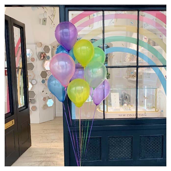Olivia Burtonさんのインスタグラム写真 - (Olivia BurtonInstagram)「Our latest collection has arrived in our beautiful Covent Garden boutique! ✨ We’re open until 6pm today, from 11-7 on Saturday and 12-6 on Sunday! 💗 We have lots of measures in place to keep you and our store staff safe, including keeping our downstairs closed and limiting the number of customers in store at any one time... we’re so pleased to be back bringing all the dreamy accessories to you (in the safest way possible!) 🌈✨ #OliviaBurtonBoutique #CoventGarden #PrettyLittleLondon #LFWReset」6月26日 19時30分 - oliviaburtonlondon