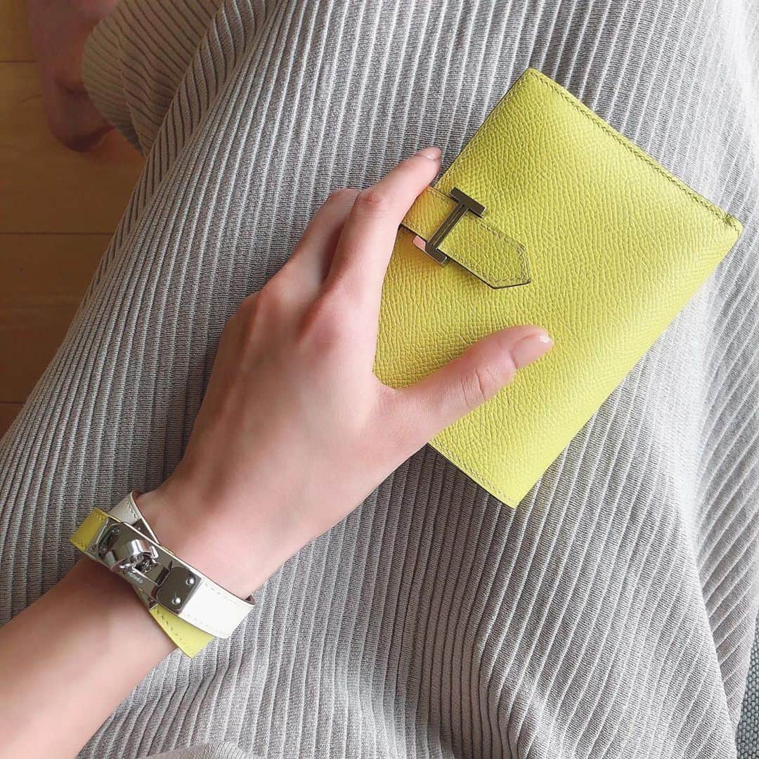 冨張愛さんのインスタグラム写真 - (冨張愛Instagram)「yellow...☺︎ 今週も あっという間に金曜日♡ * #instagood #coordinate #ootd #outfit #fashion #instafashion #yellow #hermes#코디네이트 #패션 #카메라 #コーディネート #コーデ #ファッション #ベアン #ベアンコンパクト #ライム」6月26日 19時22分 - megumitomihari