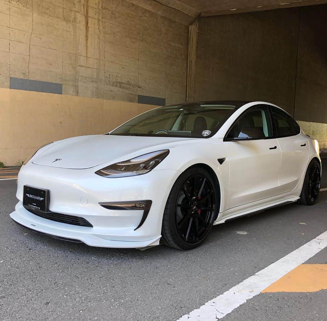 Spirits Artisanさんのインスタグラム写真 - (Spirits ArtisanInstagram)「TESLA Model 3 Bodykit：Artisan spirits/// Sportsline blacklabel  www.artisanspirits.co.jp www.office-kk.jp/ #OFKJP #officek #artisanspirits #artisan #アーティシャンスピリッツ #アーティシャン #blacklabel  #tesla #teslamotors #teslamodel3 #model3 #ev #electriccar #teslaclub #teslamotorsclub #evasivemotorsports #ravspecjdm #butlertire #jworksunlimited #premierautowerkz #suvproject #kanooperformance #car_life_staff #トラウム #車庫小舗 #nigeljdmparts #advancedautoperformance  #ottoautoservice #mr__lexus #jackspna」6月26日 19時23分 - artisan_spirits