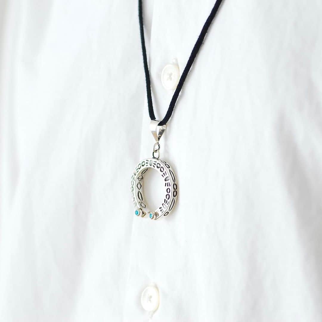 wonder_mountain_irieさんのインスタグラム写真 - (wonder_mountain_irieInstagram)「_ Ray Adakai / レイアダカイ "NAJA" Pendant w/Turquoise" ¥52,800- _ 〈online store / @digital_mountain〉 https://www.digital-mountain.net/shopdetail/000000011868/ _ 【オンラインストア#DigitalMountain へのご注文】 *24時間受付 *15時までのご注文で即日発送 *送料無料 tel：084-973-8204 _ We can send your order overseas. Accepted payment method is by PayPal or credit card only. (AMEX is not accepted)  Ordering procedure details can be found here. >>http://www.digital-mountain.net/html/page56.html  _ #RayAdakai #レイアダカイ _ 本店：#WonderMountain  blog>> http://wm.digital-mountain.info/blog _  JR 「#福山駅」より徒歩10分 #ワンダーマウンテン #japan #hiroshima #福山 #福山市 #尾道 #倉敷 #鞆の浦 近く _ 系列店：@hacbywondermountain _」6月26日 19時38分 - wonder_mountain_
