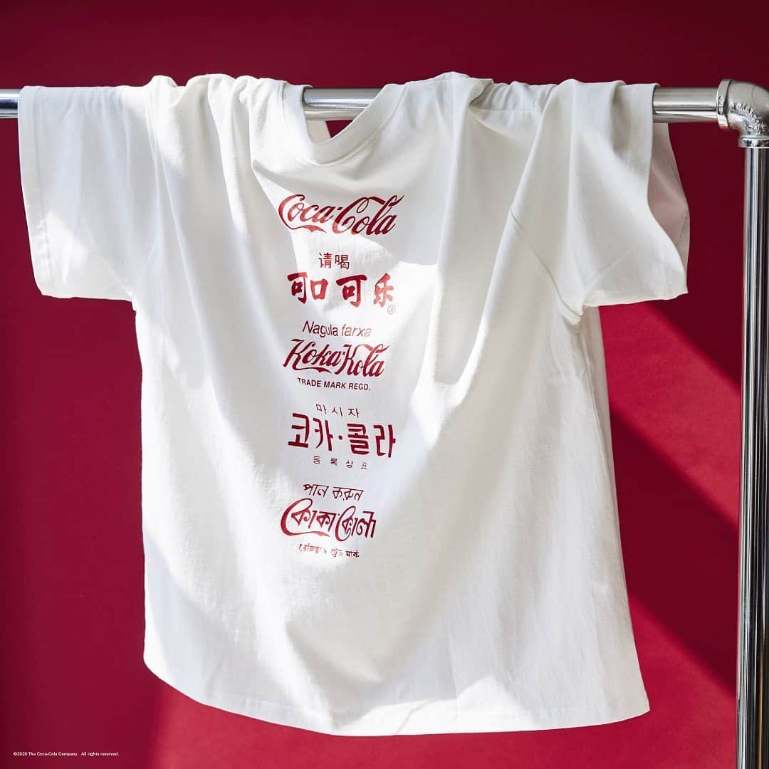 のインスタグラム：「ㅤㅤㅤㅤㅤㅤㅤㅤㅤㅤㅤㅤㅤㅤ 世界中から愛され誰もが知っている飲料ブランド、COCA-COLA(コカ･コーラ)との別注アイテムが絶賛発売中！ ㅤㅤㅤㅤㅤㅤㅤㅤㅤㅤㅤㅤㅤㅤ ✓print t-shirt ¥3,299(tax in) ✓knapsack ¥3,299(tax in) ✓bucket hat ¥3,299(tax in) ㅤㅤㅤㅤㅤㅤㅤㅤㅤㅤㅤㅤㅤㅤ #cocacola #コカコーラ #WEGO」