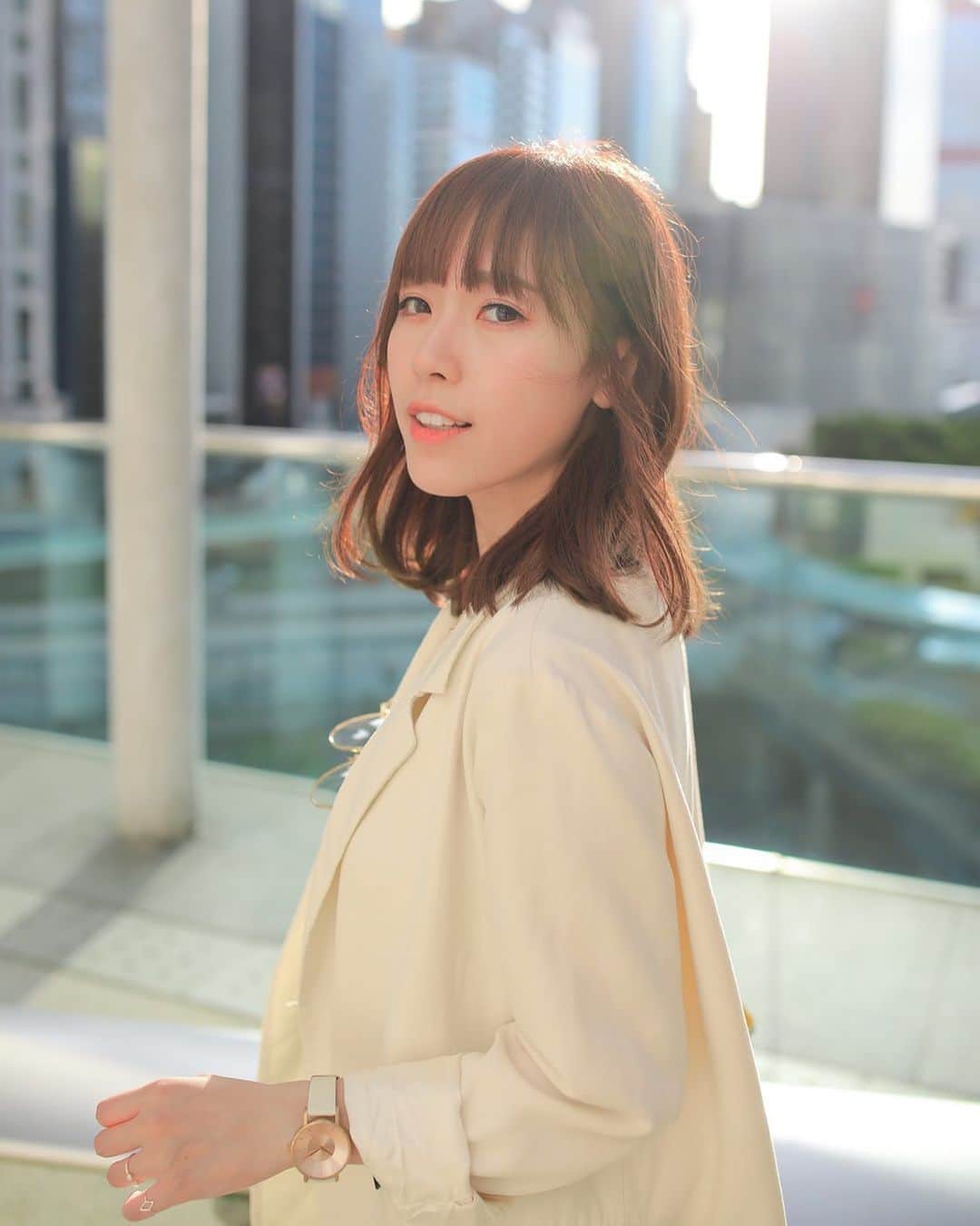のインスタグラム：「這瀏海+淡色妝容 + 西裝外套， 這配搭才是我🙈🙈🙈 . Hair make | Rick (9637 1903) Make Up | @angelashummakeup  Photo | @szetosifu」