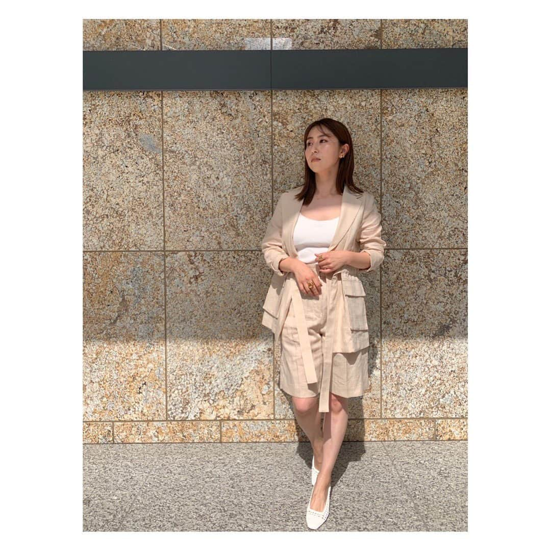 ETRÉ TOKYO ストアさんのインスタグラム写真 - (ETRÉ TOKYO ストアInstagram)「@etretokyo﻿ ﻿ Staff：ルミネ新宿店﻿ Mami 160cm 【@mami_geerisz 】﻿ ﻿ #ウエストリボンリネンジャケット﻿ ￥29,000 + TAX →50%OFF﻿ 着用 : BEIGE﻿ ﻿ #リネンショートパンツ﻿ ￥19,000 + TAX →50%OFF﻿ 着用 : BEIGE﻿ ﻿ #メッシュパンプス﻿ ￥28,000 + TAX →50%OFF﻿ ﻿ 《information》﻿ S A L E﻿ 2020.6.25(thu) start!!﻿ ・﻿ ETRÉ TOKYO﻿ では本日より開催しております。﻿ 人気アイテムをスペシャルプライスで﻿ ご用意しておりますので﻿ この機会に是非ご覧下さいませ.﻿ ・﻿ ※店舗へのご質問は各店舗へお問い合わせ下さい.﻿ ﻿ 新宿店: 03-5989-0979﻿ 大阪店: 06-6151-1277﻿ ﻿ etretokyostore  #sale ﻿ #etretokyo#etre#fashion#ootd#outfit#coordinate#mineby3mootd#casual#etretokyoshinjuku#etretokyoosaka#etretokyo_staff_ootd﻿ #エトレ#エトレトウキョウ#夏コーデ#シンプルコーデ#大人コーデ#大人カジュアル  #LUCUA#ルミネ新宿」6月26日 19時42分 - etretokyo_store